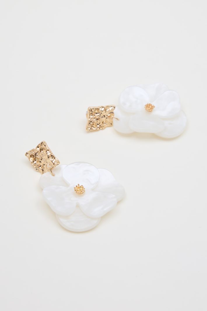 Floral Motif Earrings Intrend - 2
