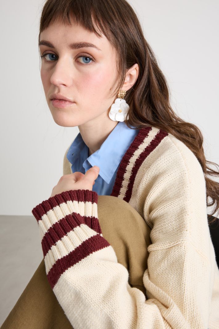 Floral Motif Earrings Intrend - 3