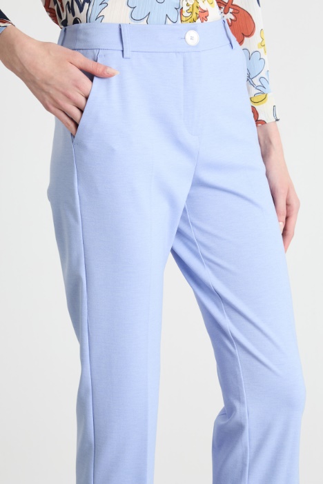 Pantalón de corte cigarrillo elástico