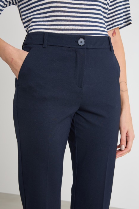 Pantalón de corte cigarrillo elástico