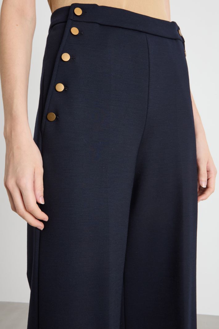 Button-detail wool jersey Bermuda shorts Intrend - 3