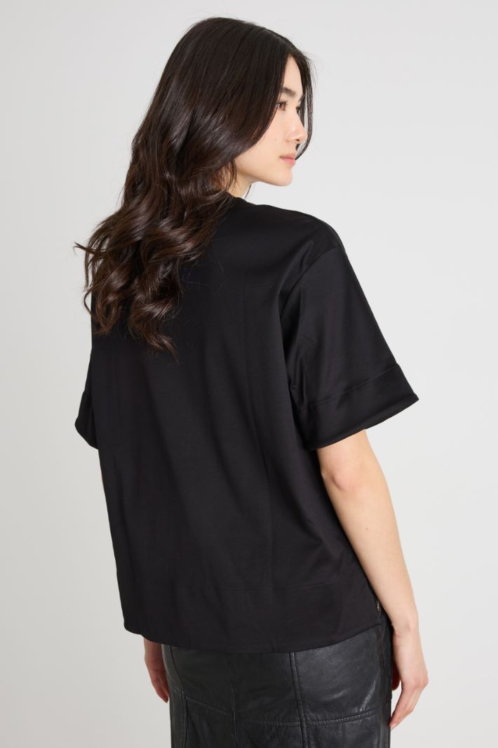 Relaxed-fit T-shirt with small side slits Intrend - 4