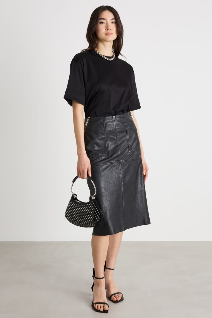 Relaxed-fit T-shirt with small side slits Intrend