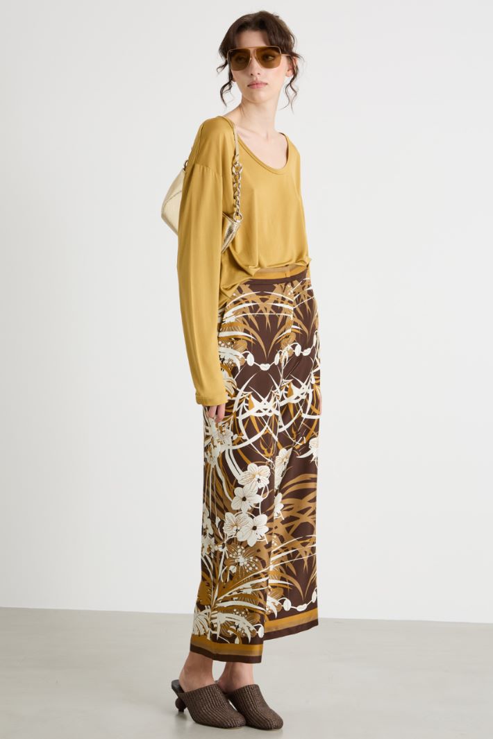 Scoop-neck T-shirt Intrend