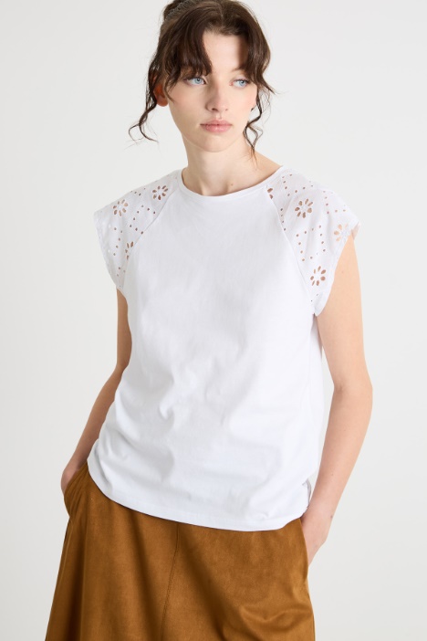 Top with Broderie Anglaise sleeves Intrend