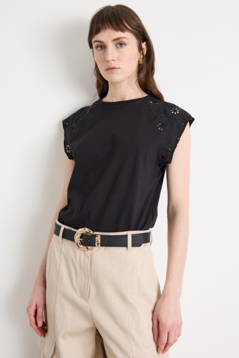 Top with Broderie Anglaise sleeves Intrend