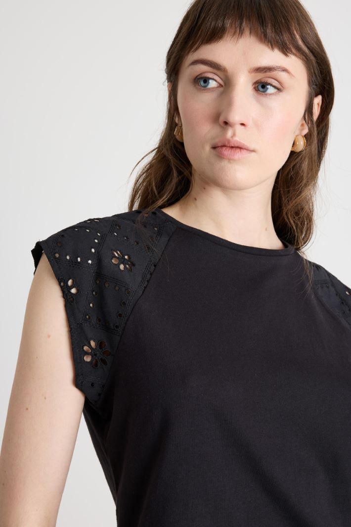 Top con maniche in sangallo Intrend - 3