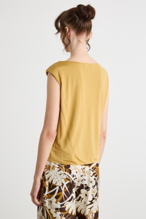 Top in jersey con scollo morbido