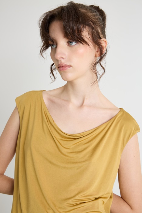 Top in jersey con scollo morbido