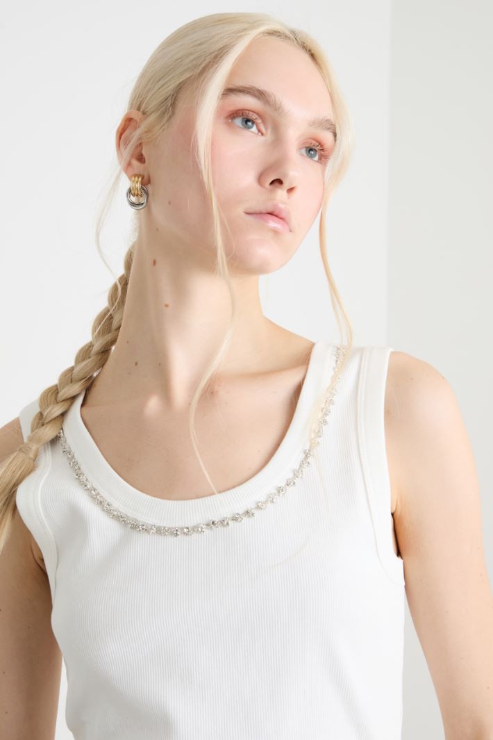 Fitted sleeveless top Intrend - 3