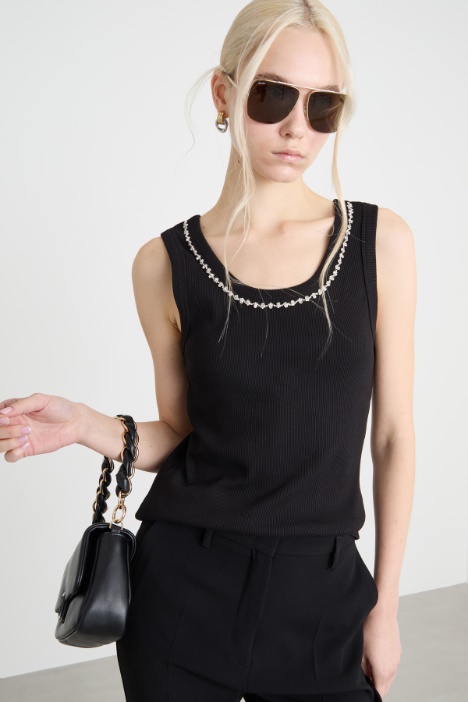 Fitted sleeveless top Intrend