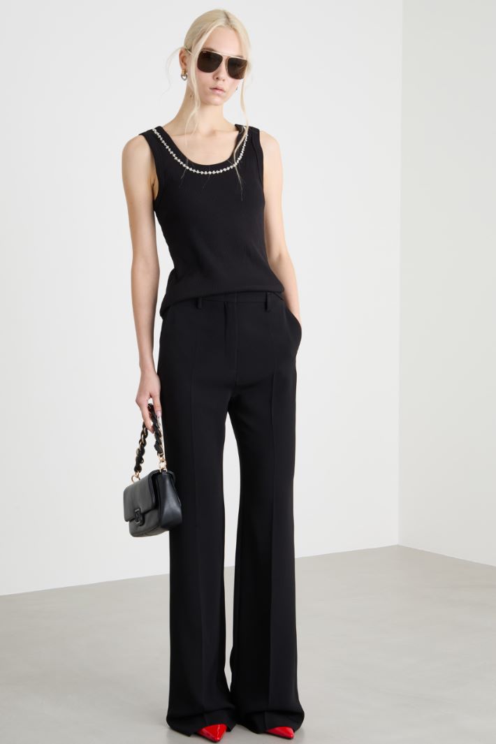 Fitted sleeveless top Intrend