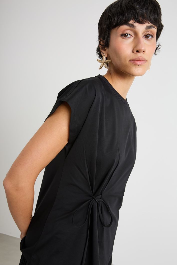 Bow-detail T-shirt Intrend - 3