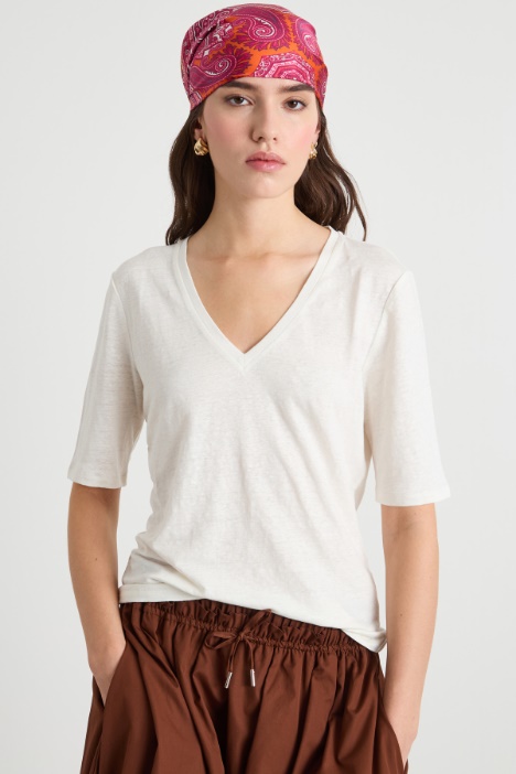 Wide V-neck T-shirt Intrend