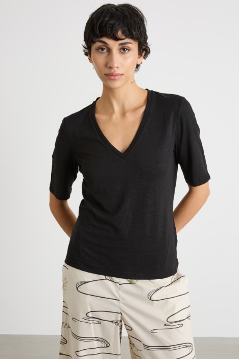 Wide V-neck T-shirt Intrend