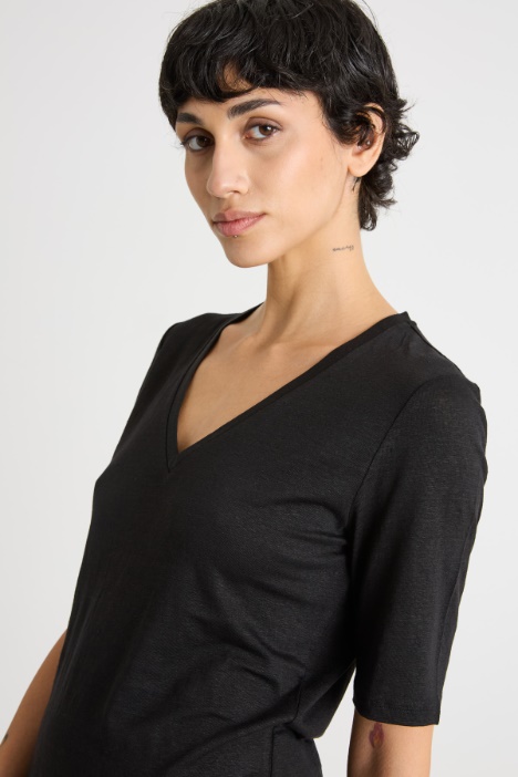 T-shirt con ampio scollo a V