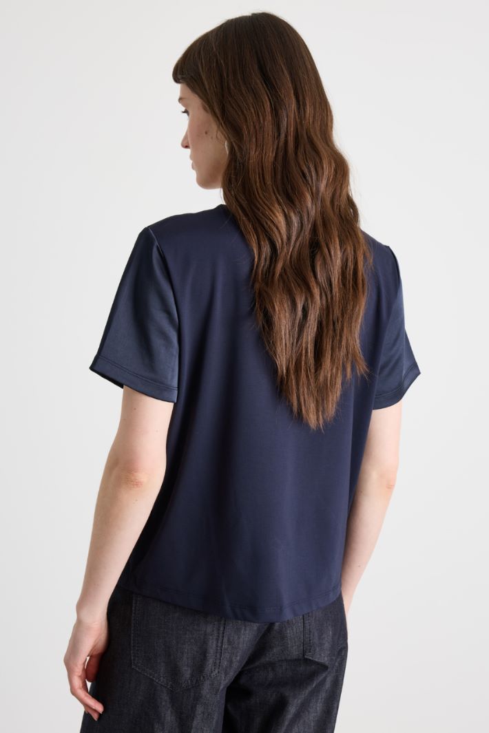 T-shirt in raso tecnico e jersey Intrend - 4