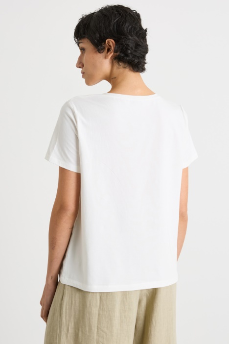 T-shirt con pannello ricamato