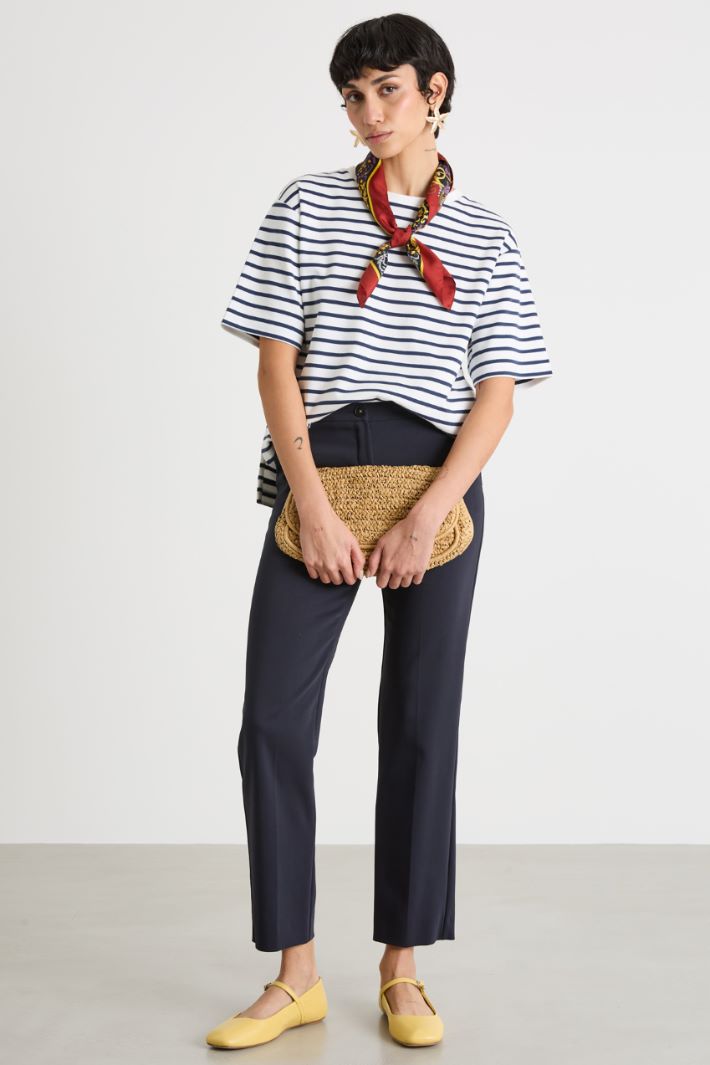 Side-slit T-shirt Intrend