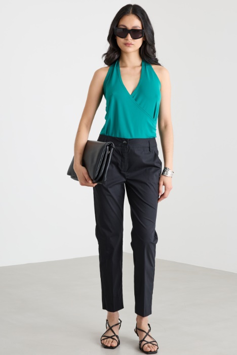 Dual-fabric cross-over top Intrend