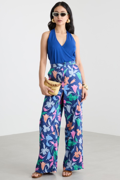 Dual-fabric cross-over top Intrend