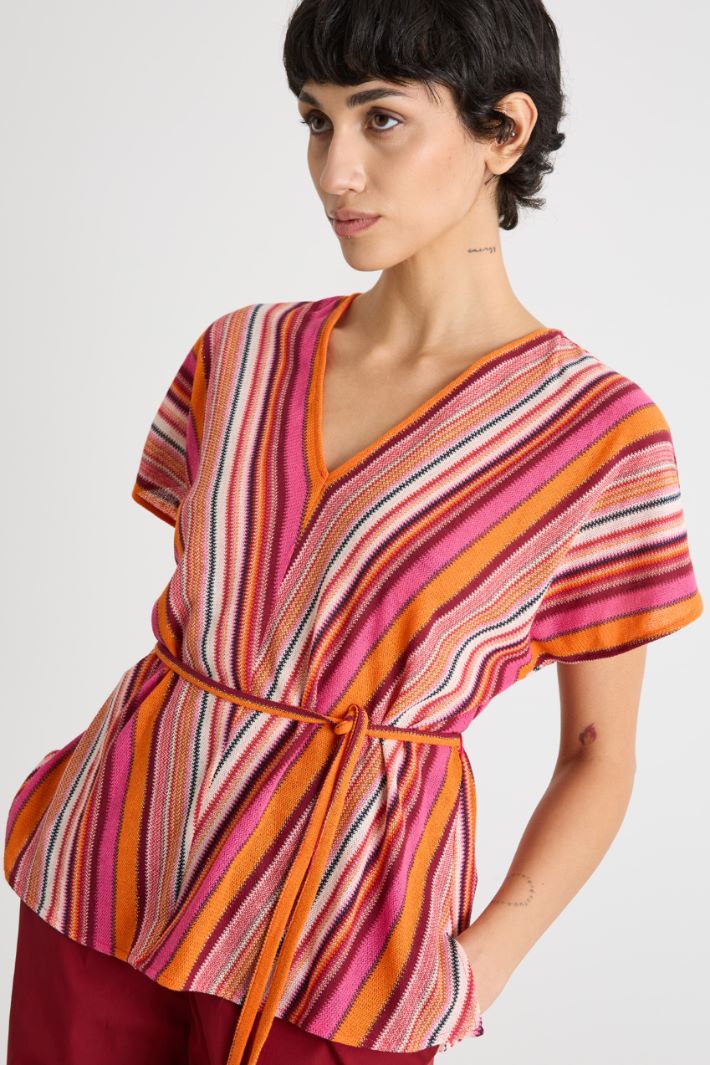 Belted T-shirt Intrend - 3