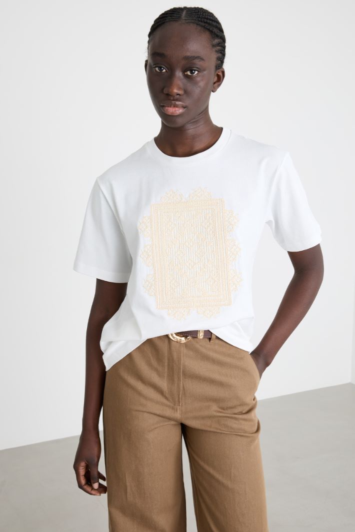 T-shirt con ricamo Intrend - 2