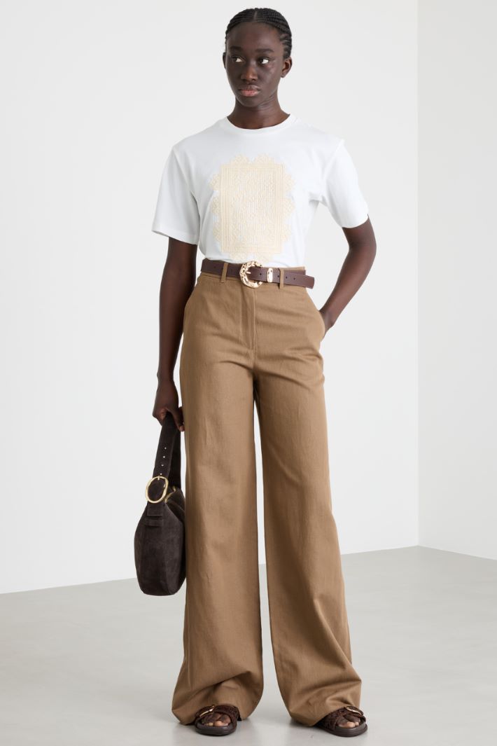 T-shirt con ricamo Intrend