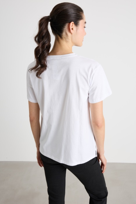 T-shirt con ricamo bijoux