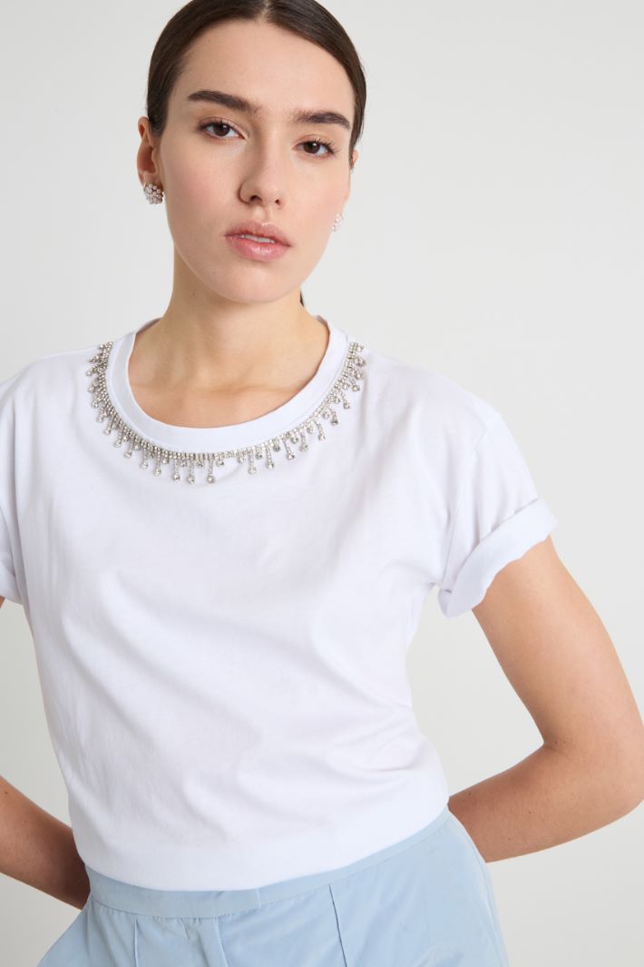 Jewel-embroidered T-shirt Intrend - 3