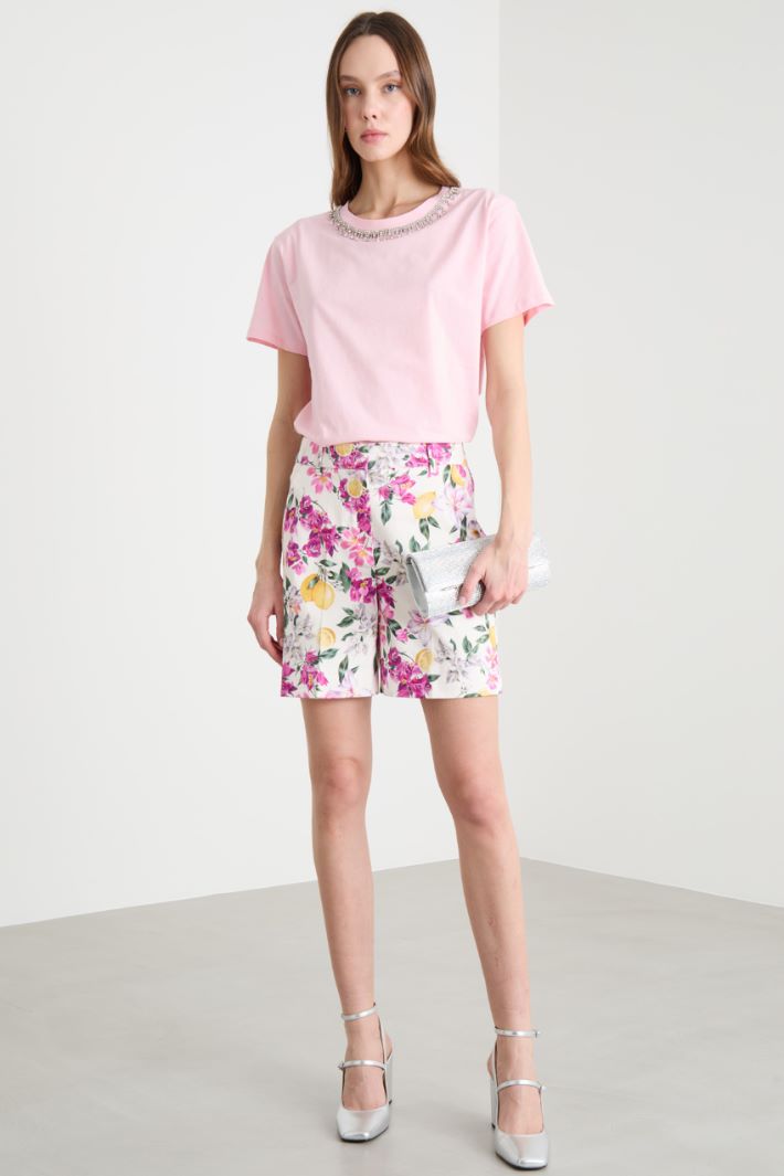 Jewel-embroidered T-shirt Intrend