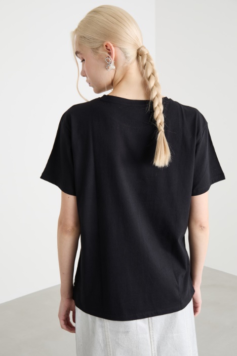 T-shirt con ricamo bijoux