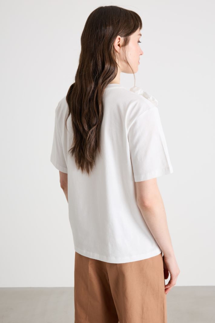 T-shirt con applicazioni floreali Intrend - 4