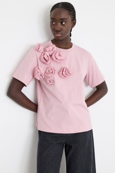 Floral-Embroidered T-shirt Intrend