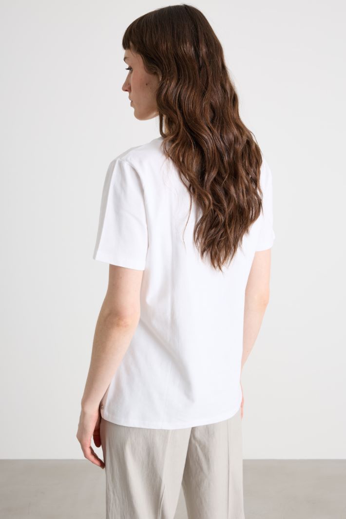 T-shirt slim con stampa laminata Intrend - 4