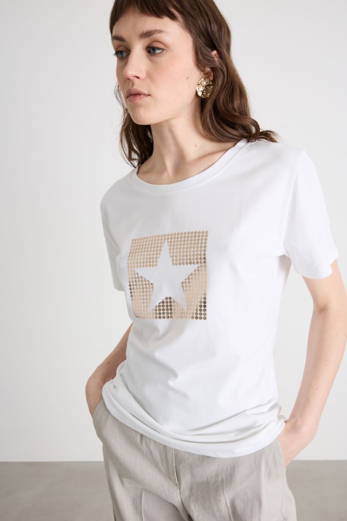 T-shirt slim con stampa laminata Intrend - 3