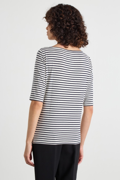 Camiseta con escote barco