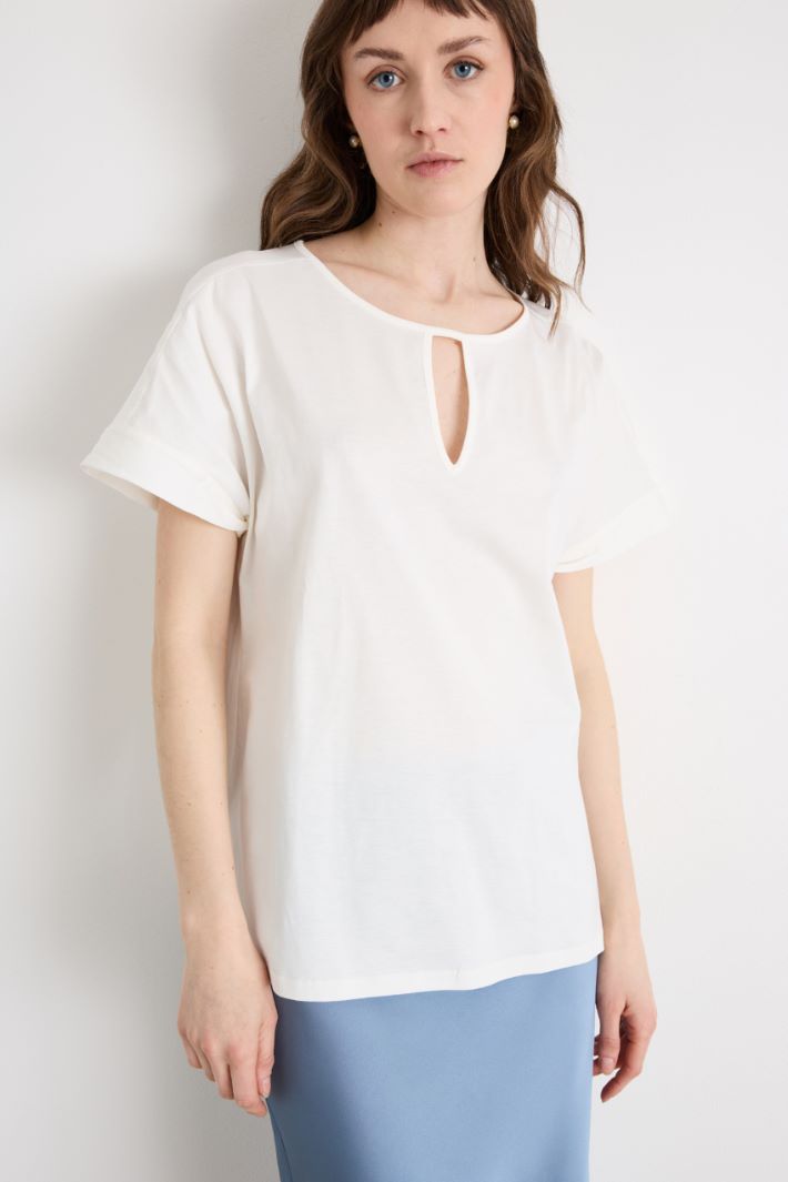 T-shirt in jersey con dettaglio cut-out  Intrend - 2