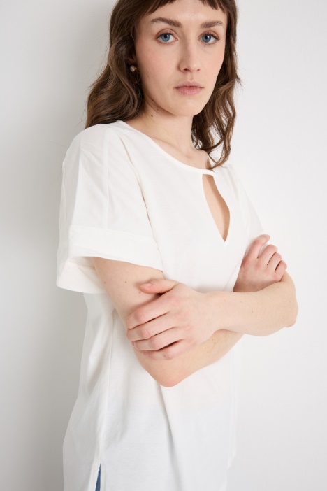 T-shirt in jersey con dettaglio cut-out