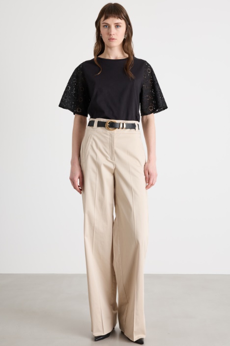 T-shirt con maniche ricamate Intrend