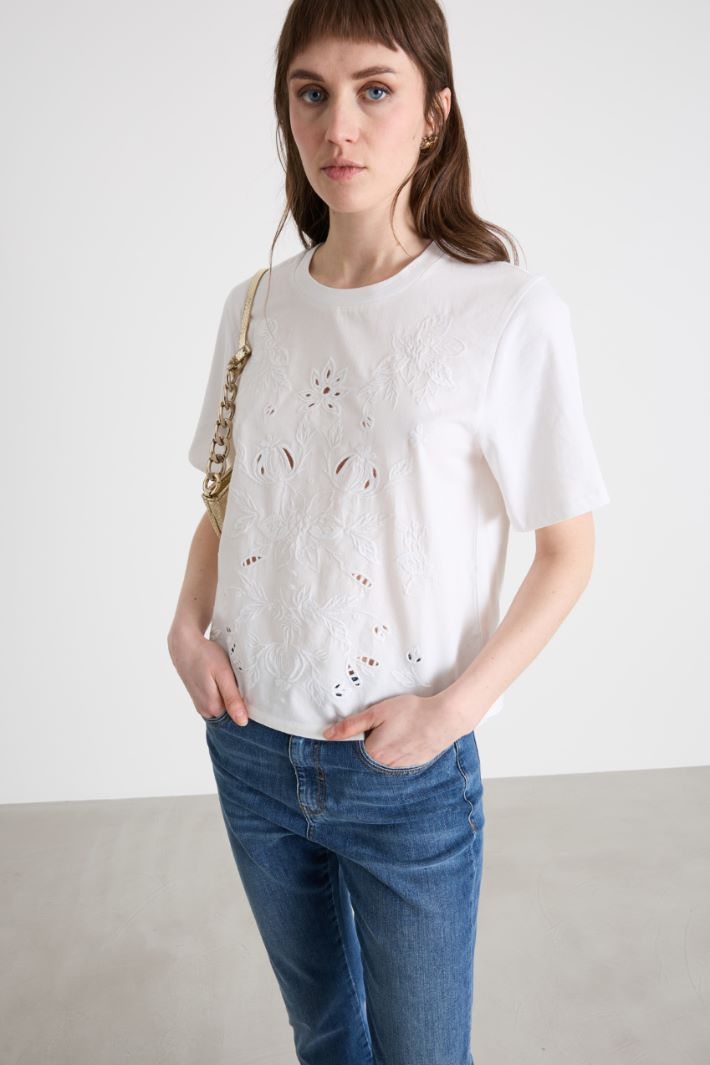 T-shirt con ricami Intrend - 2