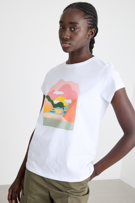 T-shirt stampata e ricamata
