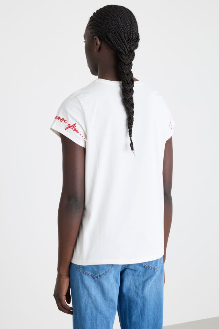 T-shirt stampata e ricamata Intrend - 4