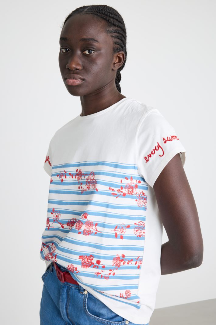 T-shirt stampata e ricamata Intrend - 3