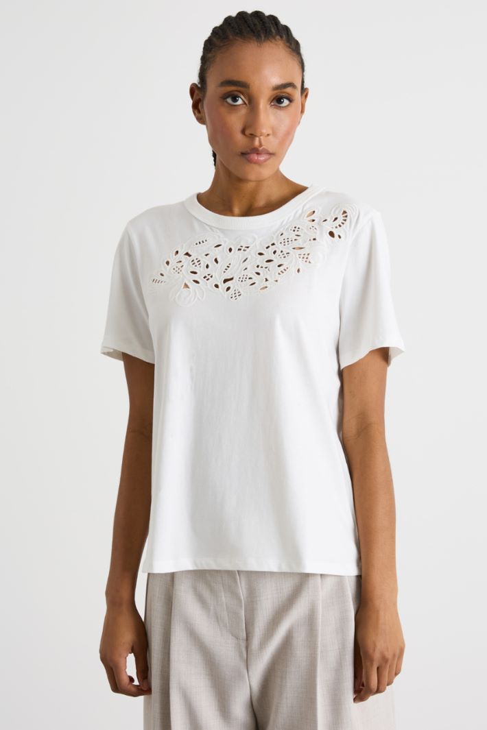 Broderie Anglaise-embroidered T-shirt Intrend - 2