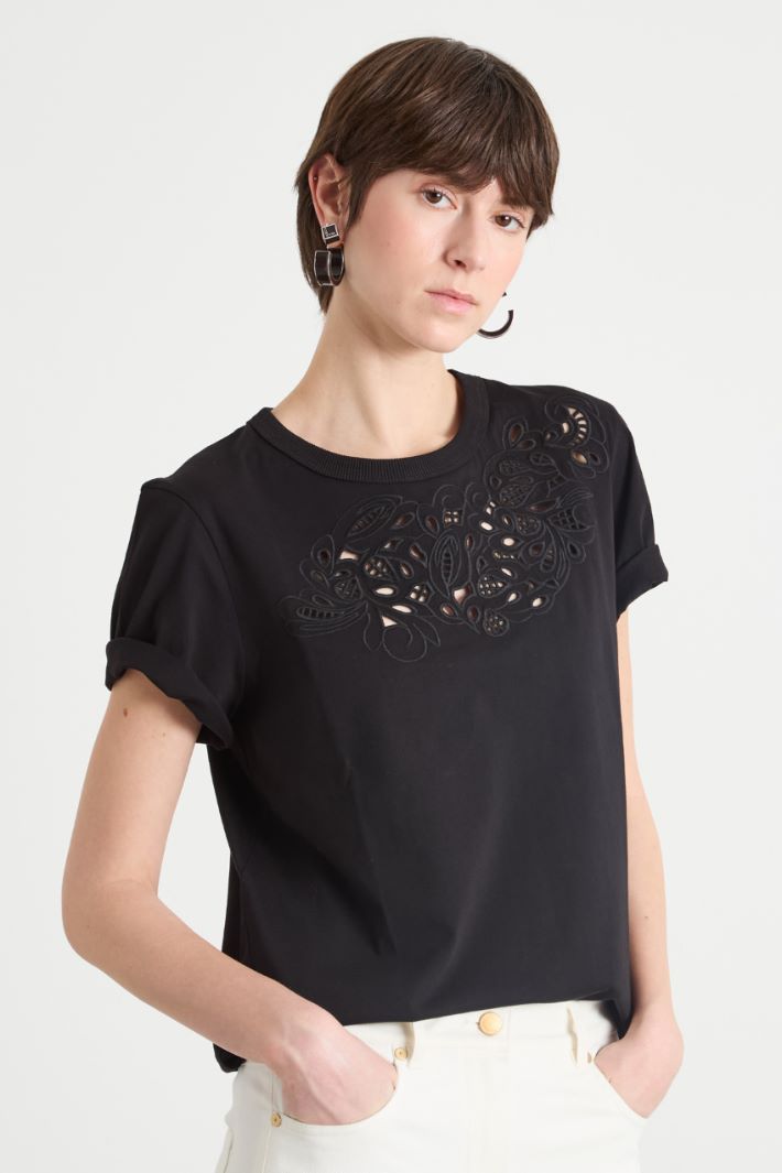 Broderie Anglaise-embroidered T-shirt Intrend - 2