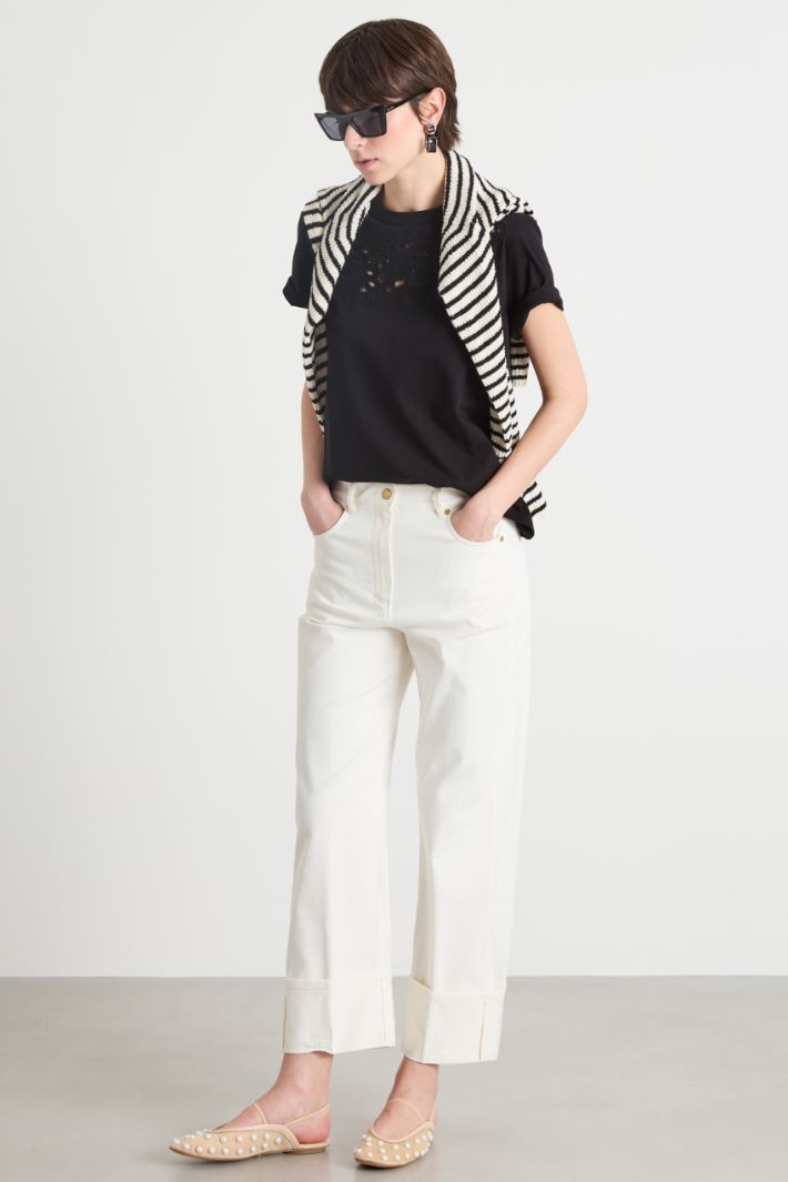 Broderie Anglaise-embroidered T-shirt Intrend