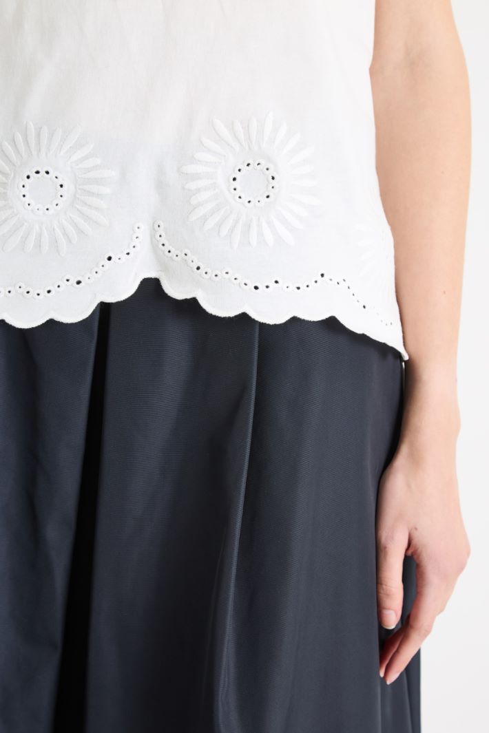 Scalloped-hem T-shirt Intrend - 3