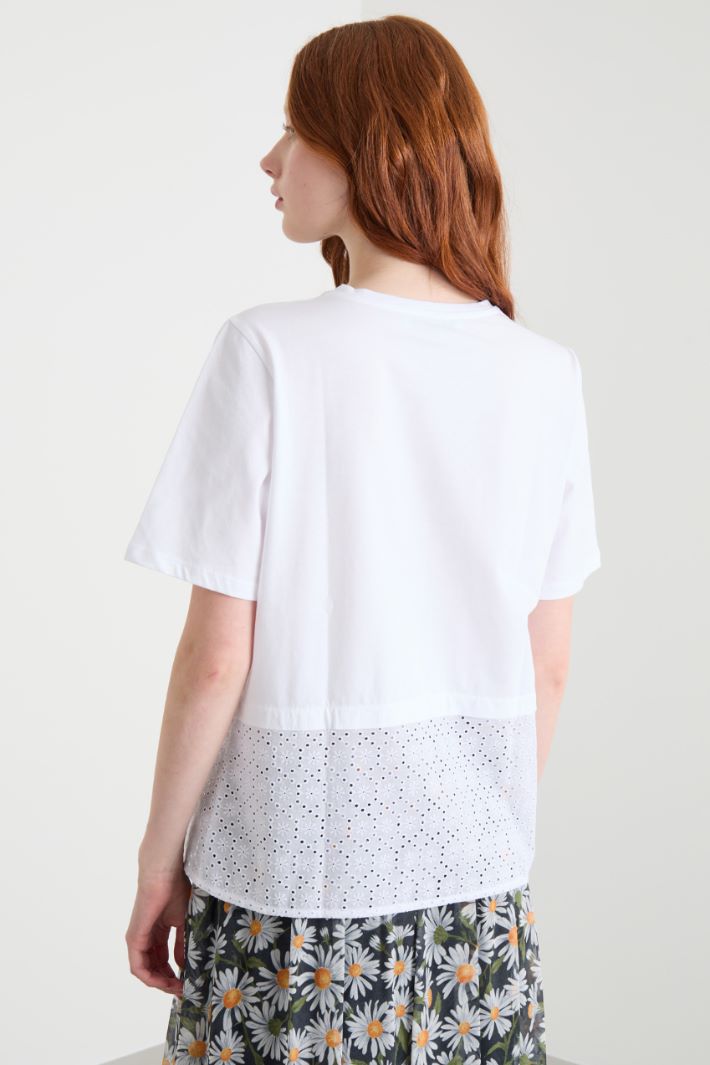 T-shirt with broderie anglaise flounce Intrend - 4