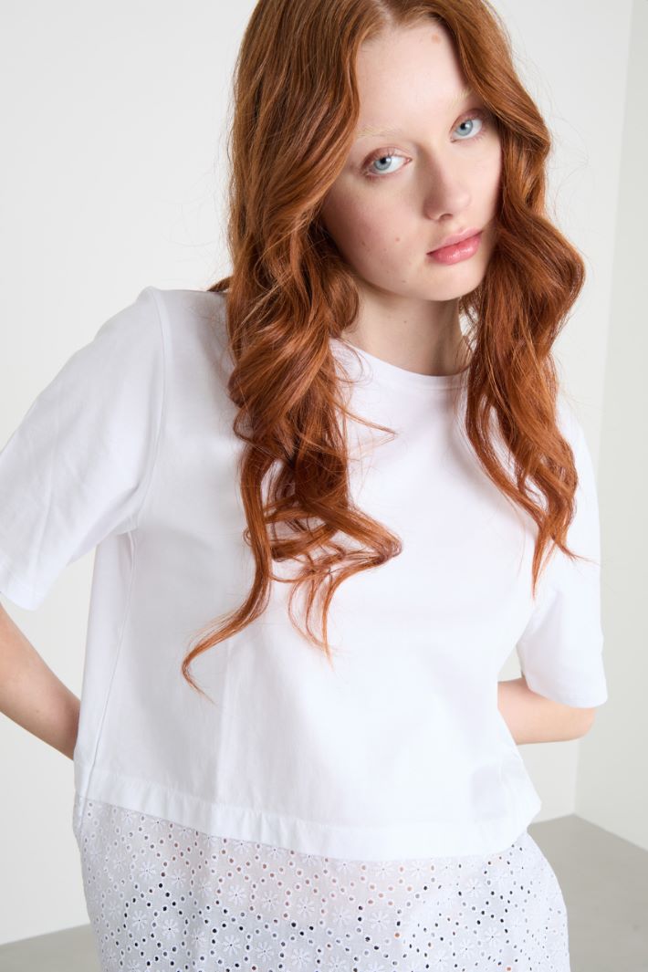 T-shirt with broderie anglaise flounce Intrend - 3